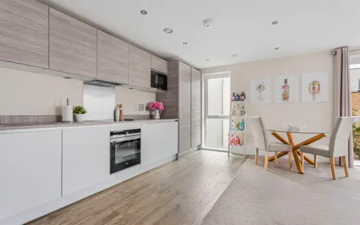 Modern Light-filled Apartment